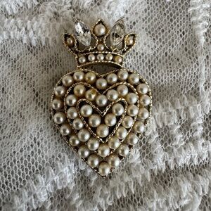 Vintage Lisner faux ivory pearl and rhinestone crowned heart brooch, gold tone